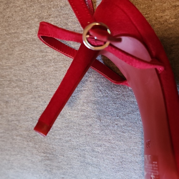Divided By H&M Red Suade Like Stiletto Heels Size 39 - Picture 4 of 8
